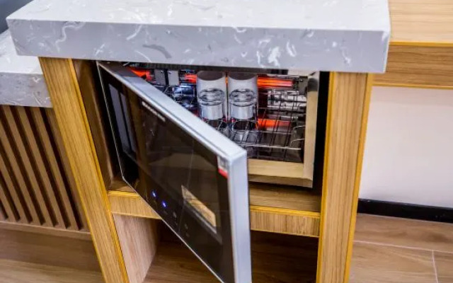 Shengyi Light Luxury Hotel (Chengde South Station Store)