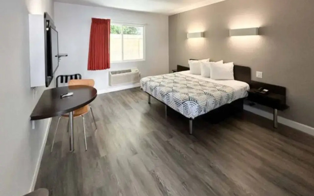 Motel 6 Anaheim, CA
