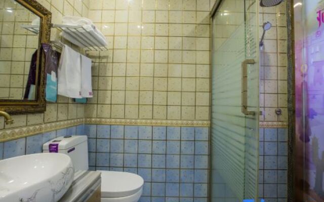 Yueyang Qingcheng Theme Hotel