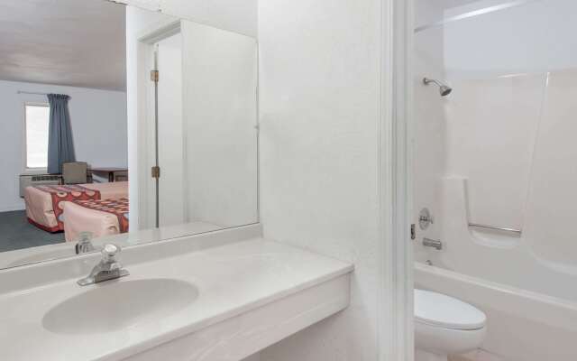 Super 8 by Wyndham Taylorville IL