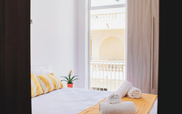 UNIQUE 2 Bedroom in AMAZING location NEAR the SEA