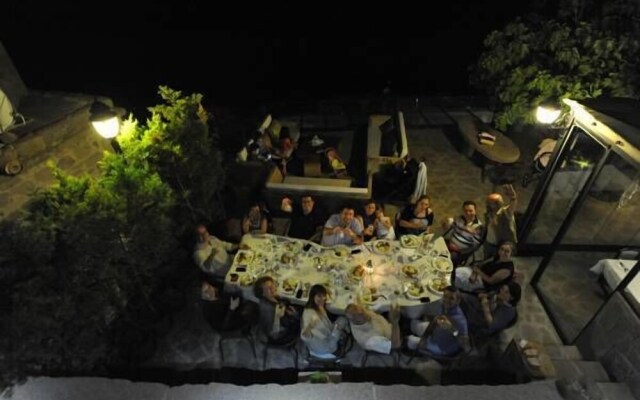 Assosyal Hotel