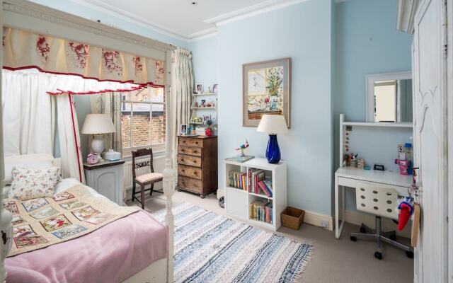 Exceptional 4-bed house right by Battersea Park