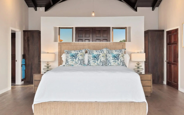 Ray Caye Private Island Resort