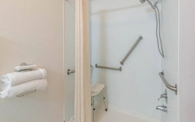 Motel 6 Mansfield, OH