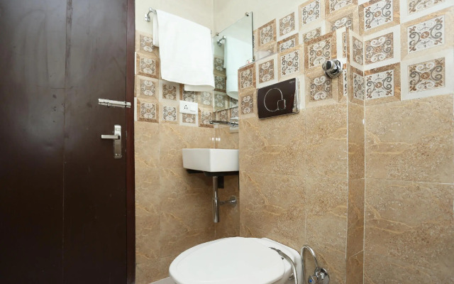 OYO 11952 Hotel Royal India