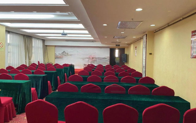 Minghao Holiday Hotel (Pingdingshan Kaiyuan Road Pedestrian Street)