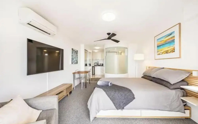 Wake to the Waves - Oceanfront Apartment