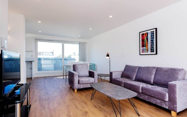 Modern Apartment in London With River Graveney Nearby
