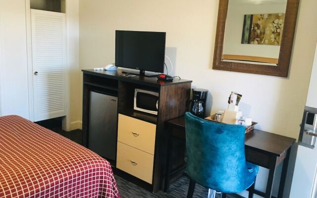 Rodeway Inn & Suites