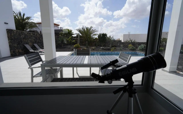 Casa Achaman - Contemporary style villa with outstanding views