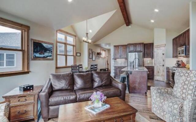 Maggie Point 75 Apartment