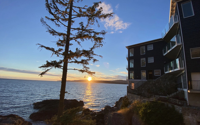 SookePoint Ocean Cottage Resort