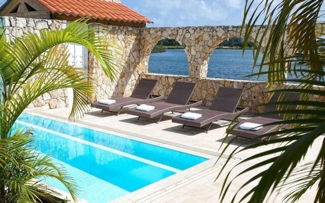 Villa ONE in Maho, Sint Maarten from 727$, photos, reviews - zenhotels.com