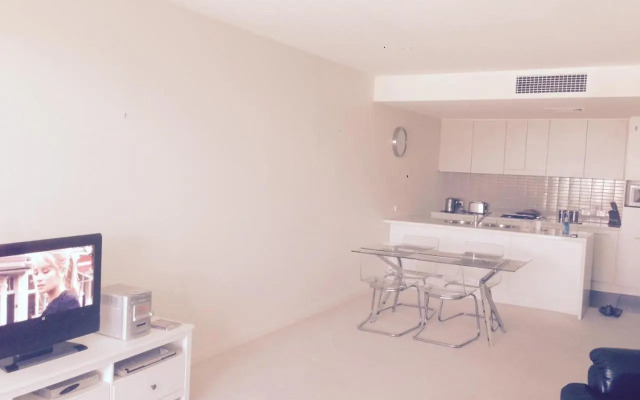 Breakwater Apartment