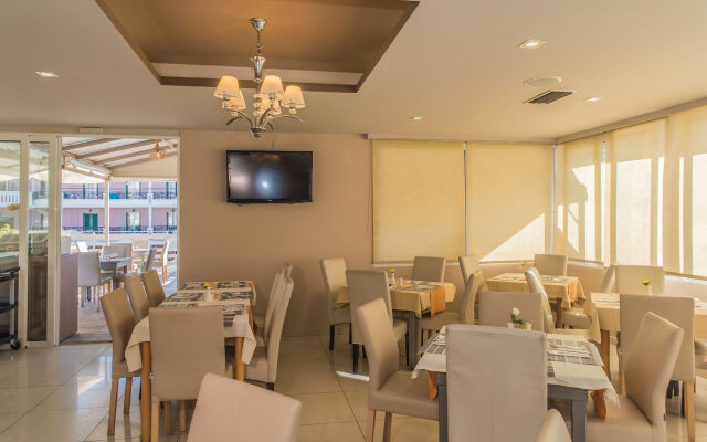 Planos Beach Hotel