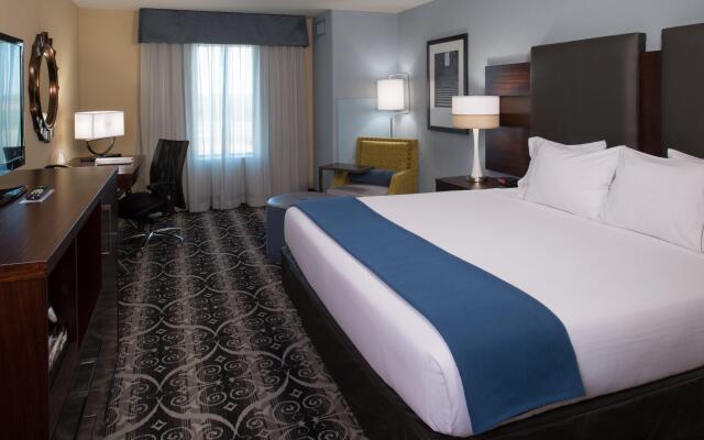 Holiday Inn Express and Suites Kansas City Airport, an IHG Hotel