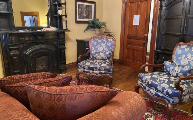 Vineyard Mansion & Carriage House Bed & Breakfast