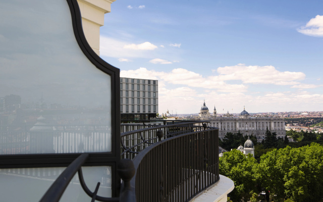 Отель Riu Plaza España