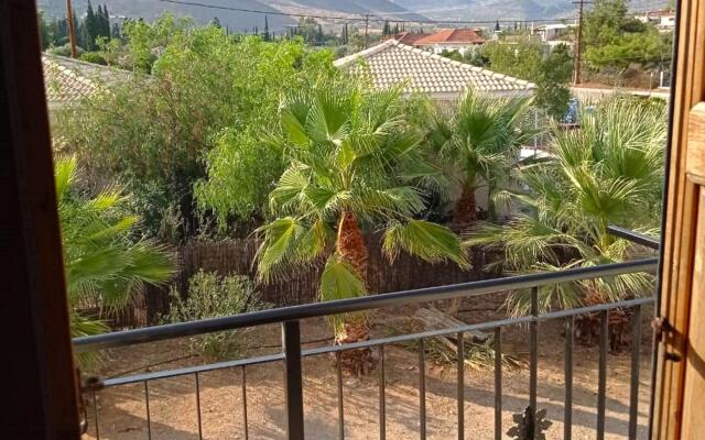 Traditional apartment in Galaxidi with terrace