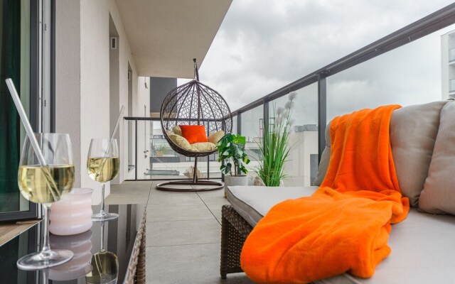 Lumina stylish 3-room apart with balcony