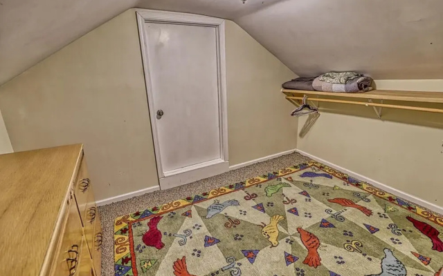 33 West Washington Street 4 Bedroom Home by RedAwning