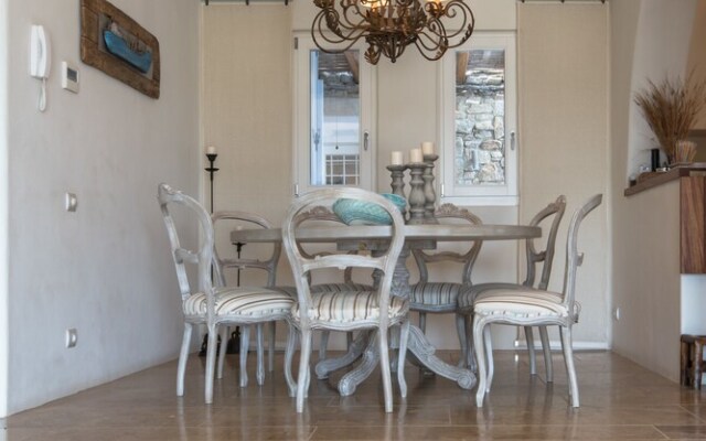 Villa Aphrodite sunkissed MykonianLuxury