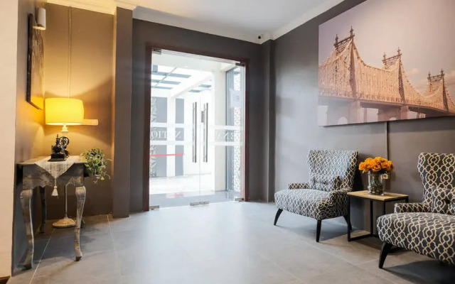 Reddoor Near Rs Royal Prima Medan 2