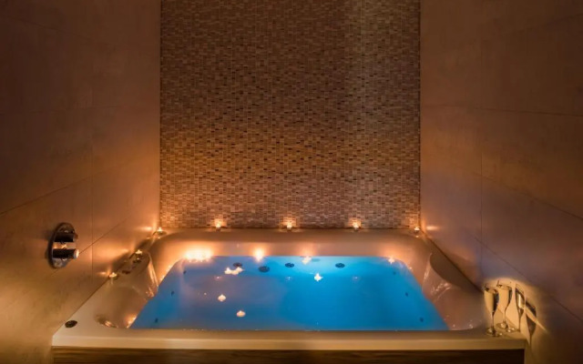 Radstone Hotel