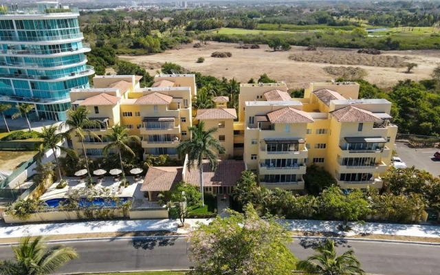 Sleeps 6 Views Beach 1 Block