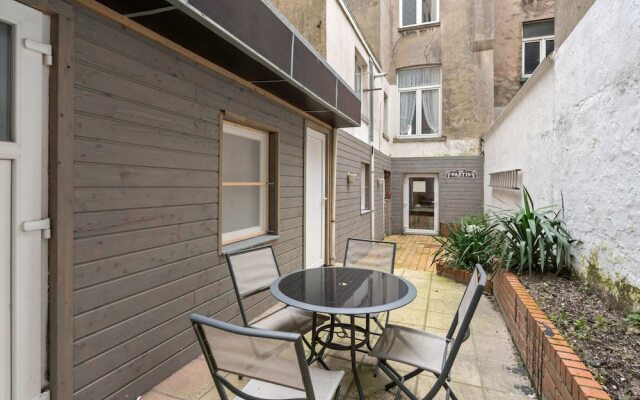 Spacious Seafront Apartment