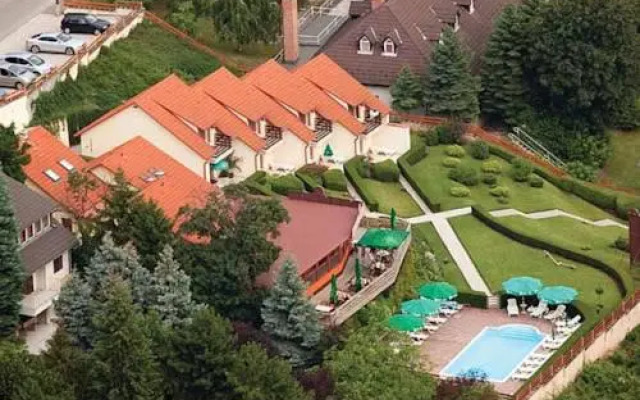 Vöröskő Panzió és Étterem