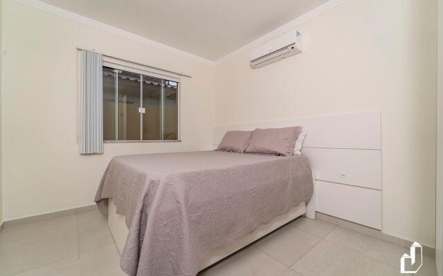 Casa térrea com 02 dormitórios