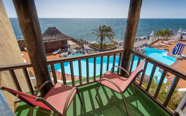 Altamar 44 balcony&pool By CanariasGetaway