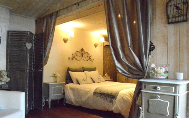 Charming Nest Cozy, Romantic, Very Comfortable, on a Square of Torgny - фото 4