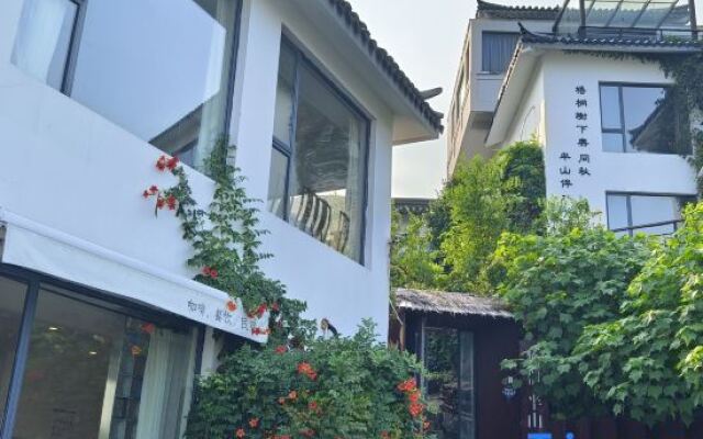 Wutong Banshan Hostel