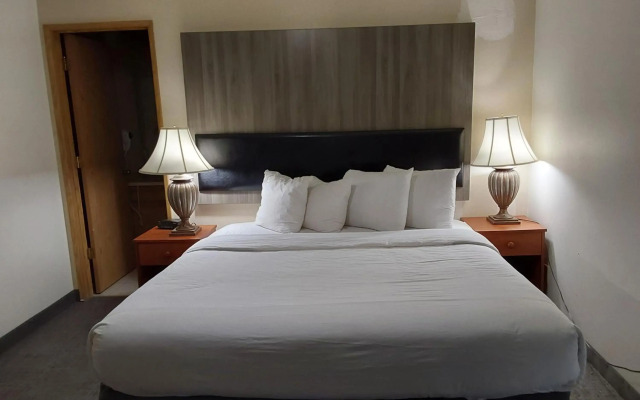Lavissh Inn & Suites