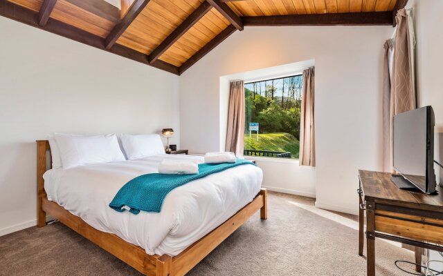 Queenstown Lakefront Dream