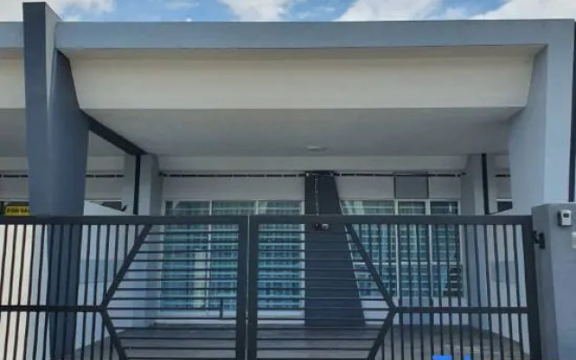 PoloStay Landed House 4 Room for 10 pax