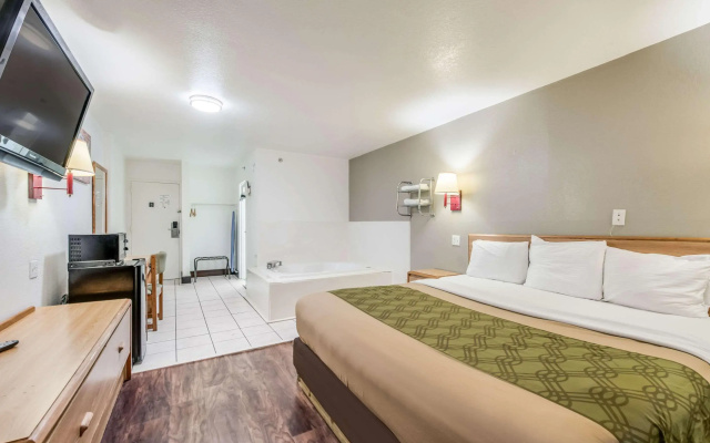 Econo Lodge Truman Inn
