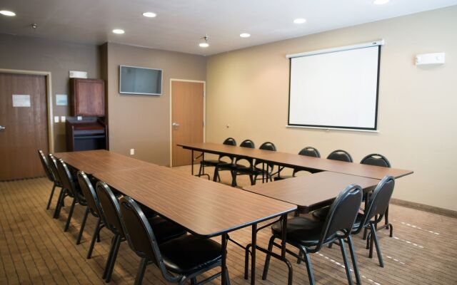 Holiday Inn Express Devils Lake by IHG