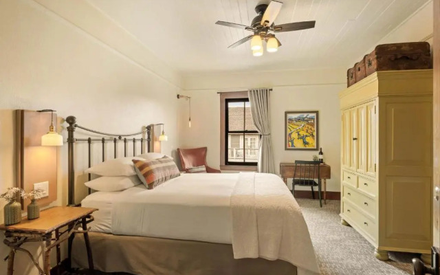 Sonoma Hotel