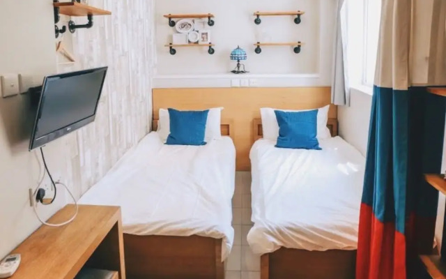 C2 Hotel