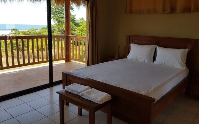 Las Palmeras Beach Hotel