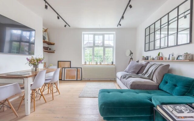 Ultra-modern 1 Bedroom in Angel With Balcony