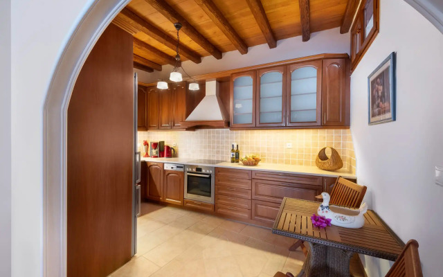 Douskos Exclusive Property