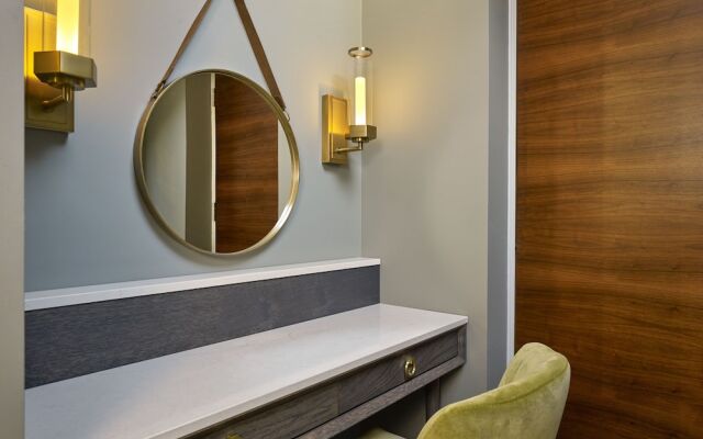 100 Queen's Gate Hotel London, Curio Collection by Hilton