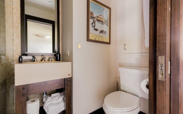 Bronson by AvantStay | Sleeps 17! On the Slopes! Squaw Valley w/Hot Tub&Fire Pit