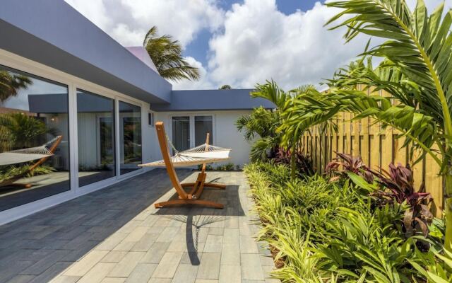 Luxurious Oasis Mins to Beach King Beds Pool