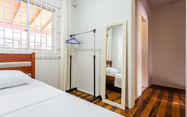 Casa em ótima localização no Centro VISE059